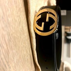Gucci Leather belt with interlocking G
